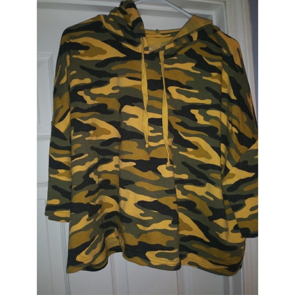 Tops - 4/$25🌺Flirtude cropped hoodie xxl